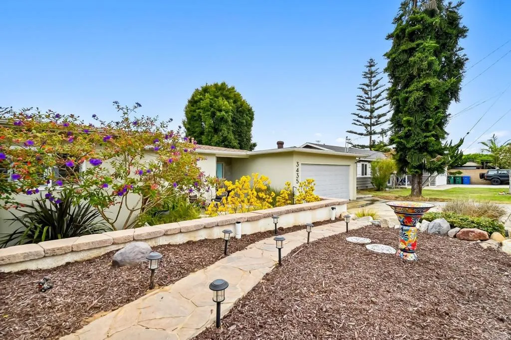 https://cdn.realtyfeed.com/cdn/127/306517195/796f423080937aa15ca1044169094cdb.webp