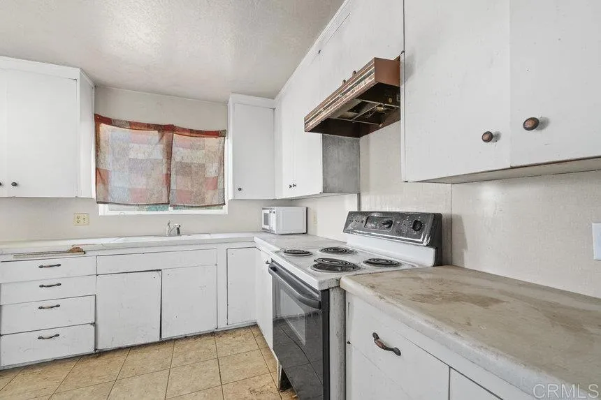 https://cdn.realtyfeed.com/cdn/127/306517223/27f47a9f906e43f4283523930cab27dc.webp