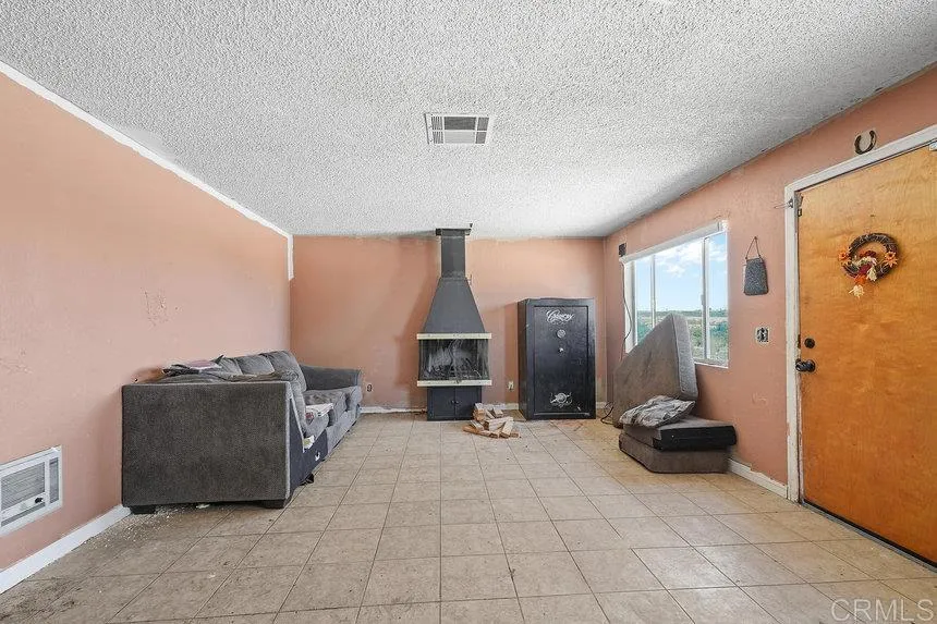 https://cdn.realtyfeed.com/cdn/127/306517223/815f8b21e2e0de446f129f7052157a05.webp