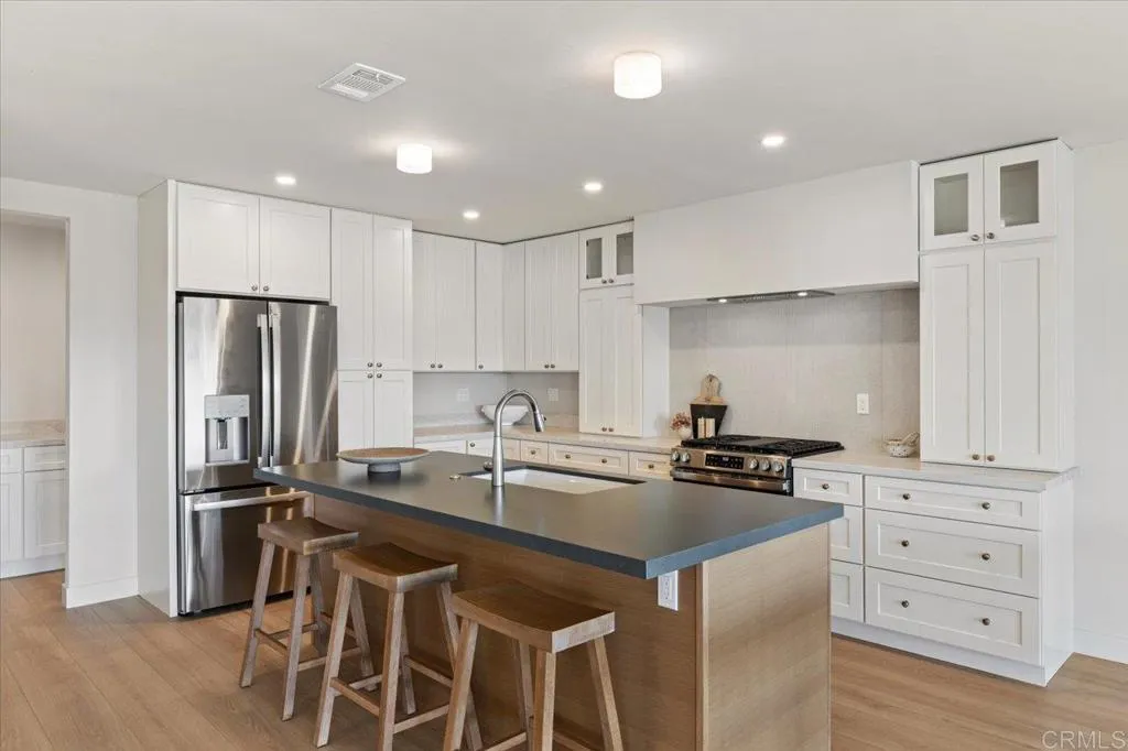 https://cdn.realtyfeed.com/cdn/127/306517309/9f1dd05cd7ca4afbdbc2810f13c828fa.webp