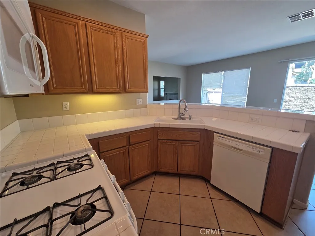 https://cdn.realtyfeed.com/cdn/127/306517330/20ff9f812de2cf267f3d3d88d7b4dba8.webp