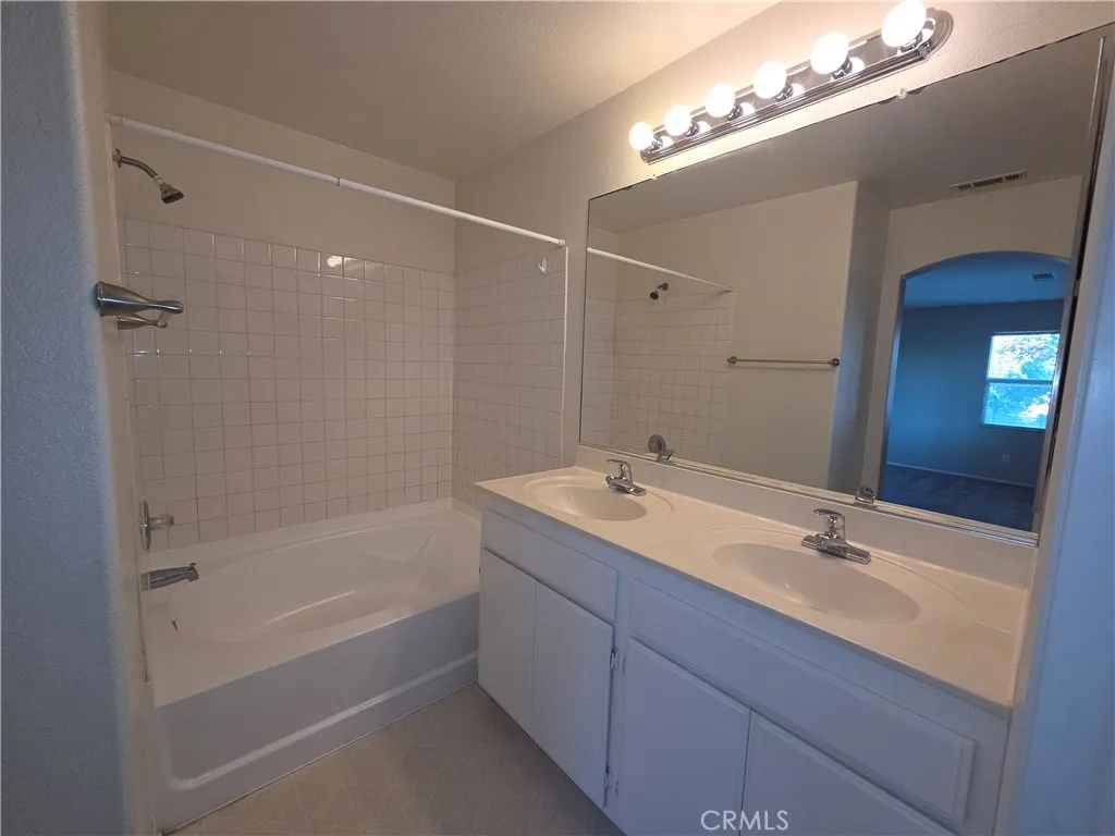 https://cdn.realtyfeed.com/cdn/127/306517330/5fe8ab44ff5e7af9950973e221a3c56a.webp