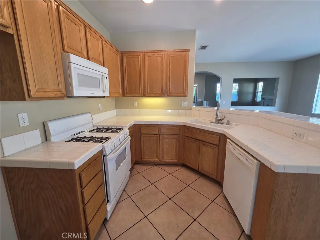 https://cdn.realtyfeed.com/cdn/127/306517330/7ad2b992d087dcb0764e643b1c734bf1.webp