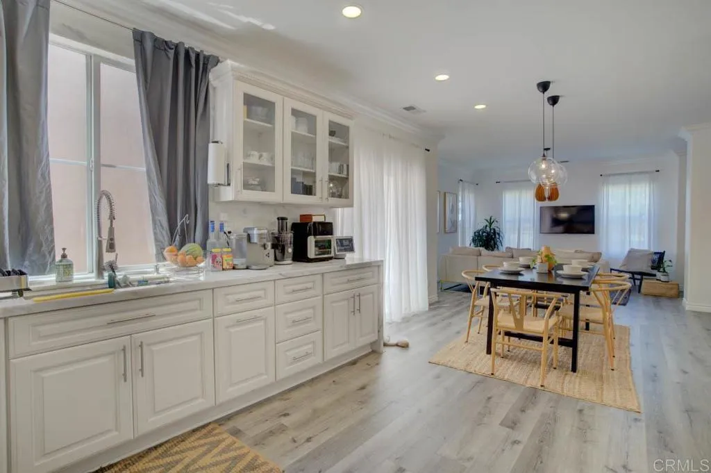 https://cdn.realtyfeed.com/cdn/127/306517342/790df6760ba9dd39796f8693875526dd.webp