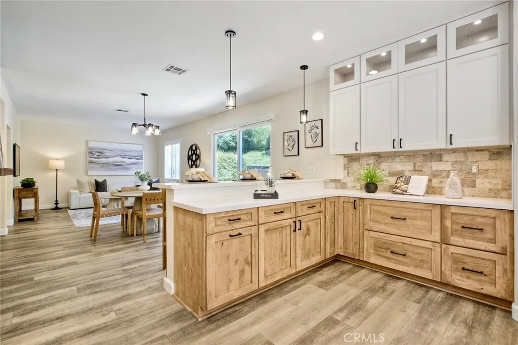 https://cdn.realtyfeed.com/cdn/127/306517400/8a9ac770d1a8641a4168e851edd92b4f.webp
