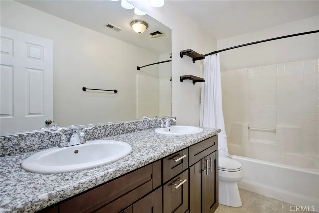 https://cdn.realtyfeed.com/cdn/127/306517400/b0b4b7aa7063d9b4153e6adcd12b8df0.webp