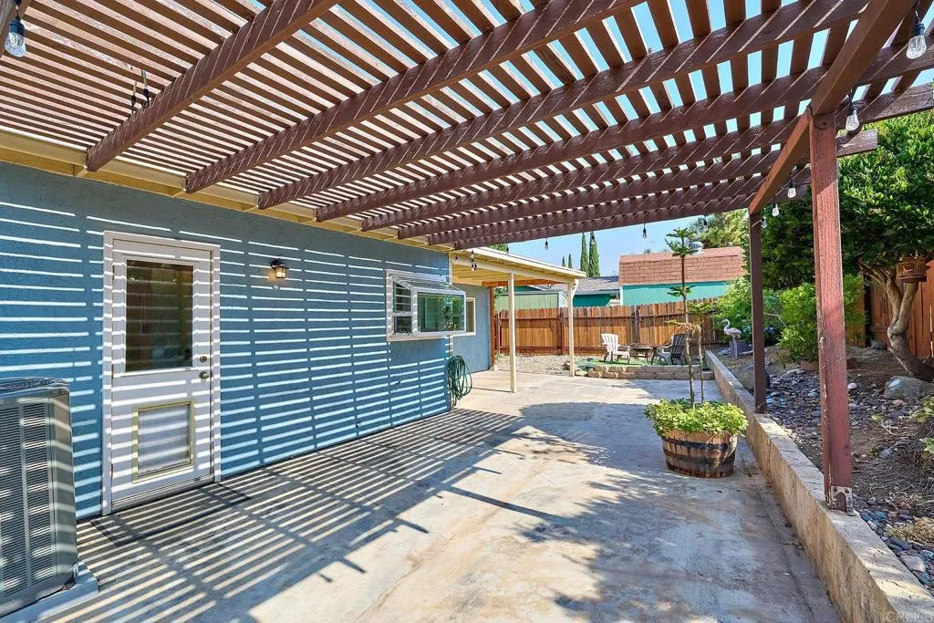 https://cdn.realtyfeed.com/cdn/127/306517453/64f85b36744869ba0b212ff86d8bc579.webp