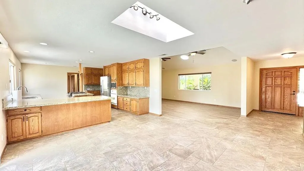https://cdn.realtyfeed.com/cdn/127/306517508/3f3a60de78e922685fd67a34606082dd.webp