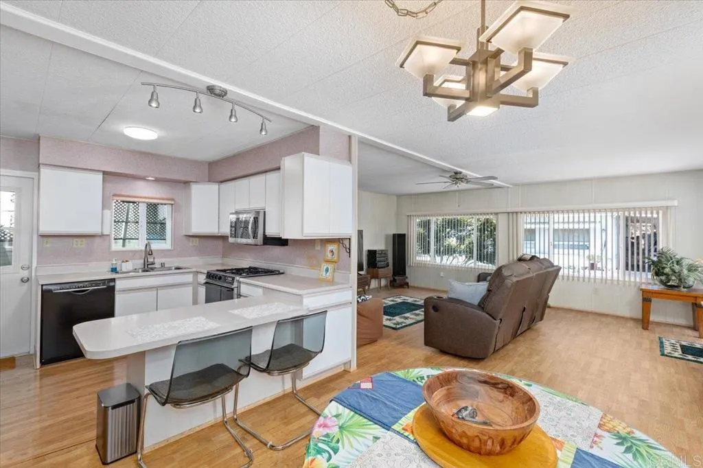 https://cdn.realtyfeed.com/cdn/127/306517561/5f2910e1431353d67396701b34c81fe7.webp