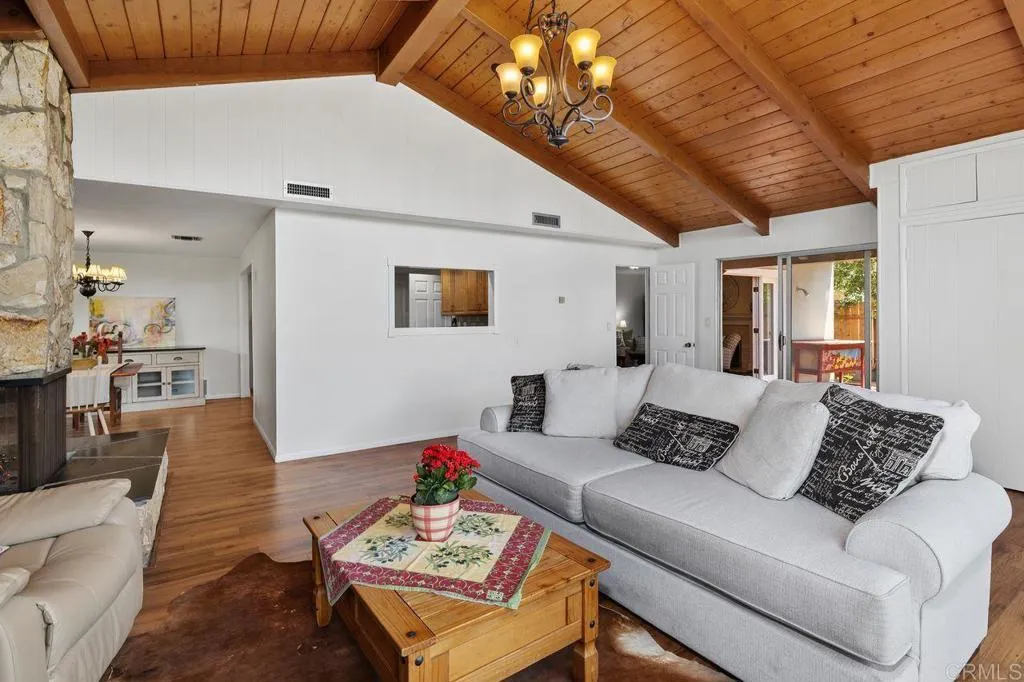 https://cdn.realtyfeed.com/cdn/127/306517626/81316f8b42e7bc851769da05f992a56e.webp