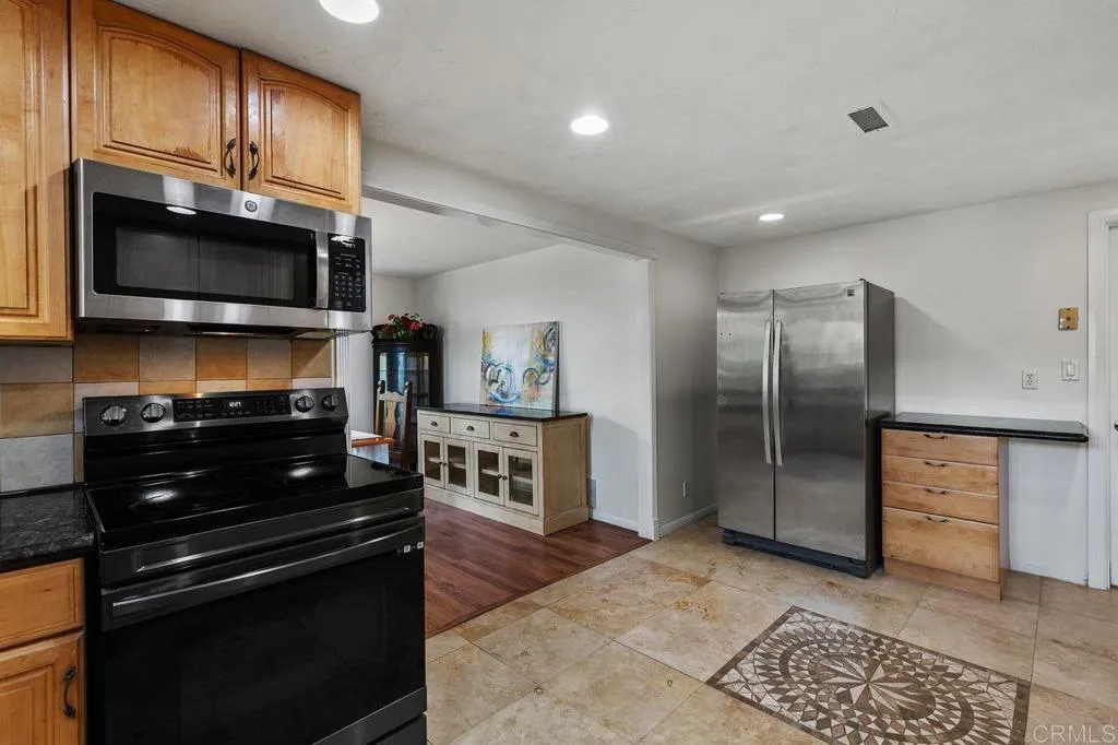 https://cdn.realtyfeed.com/cdn/127/306517626/88e9c3ef8362646e9c794eb76bffca27.webp