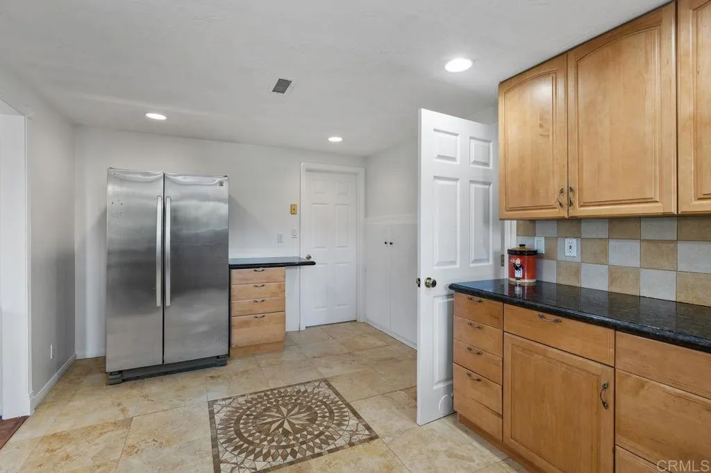 https://cdn.realtyfeed.com/cdn/127/306517626/e5454ceb875f5b9165f69be3484e613f.webp