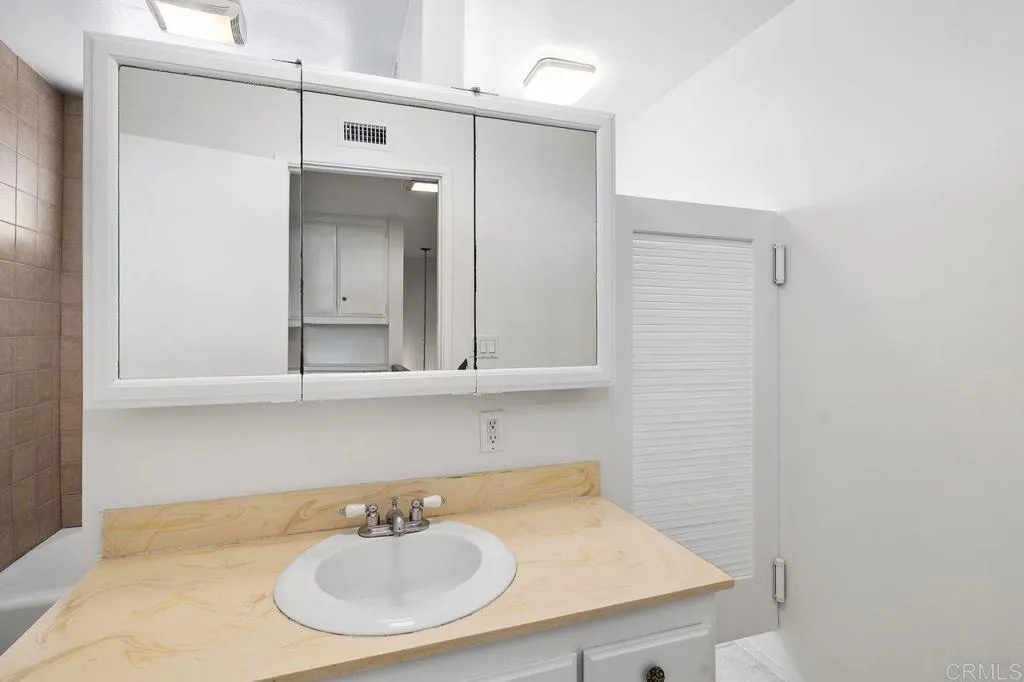 https://cdn.realtyfeed.com/cdn/127/306517626/f3ba311e0734f214f559f30c3cffbae5.webp