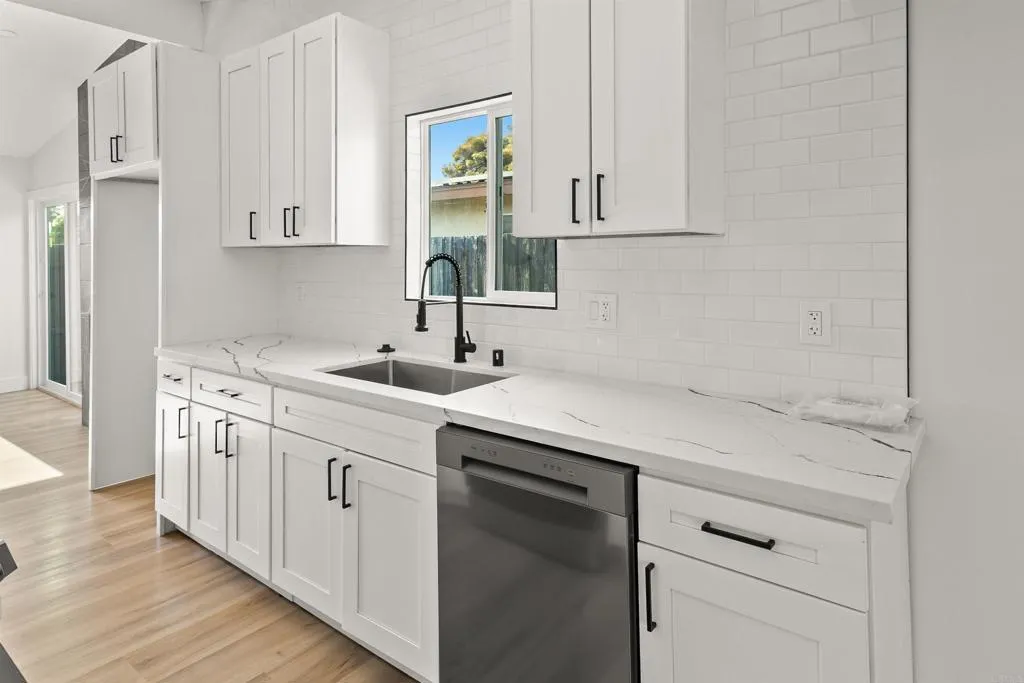 https://cdn.realtyfeed.com/cdn/127/306517654/be72ff9ee140af5b759a26d9e97e744f.webp