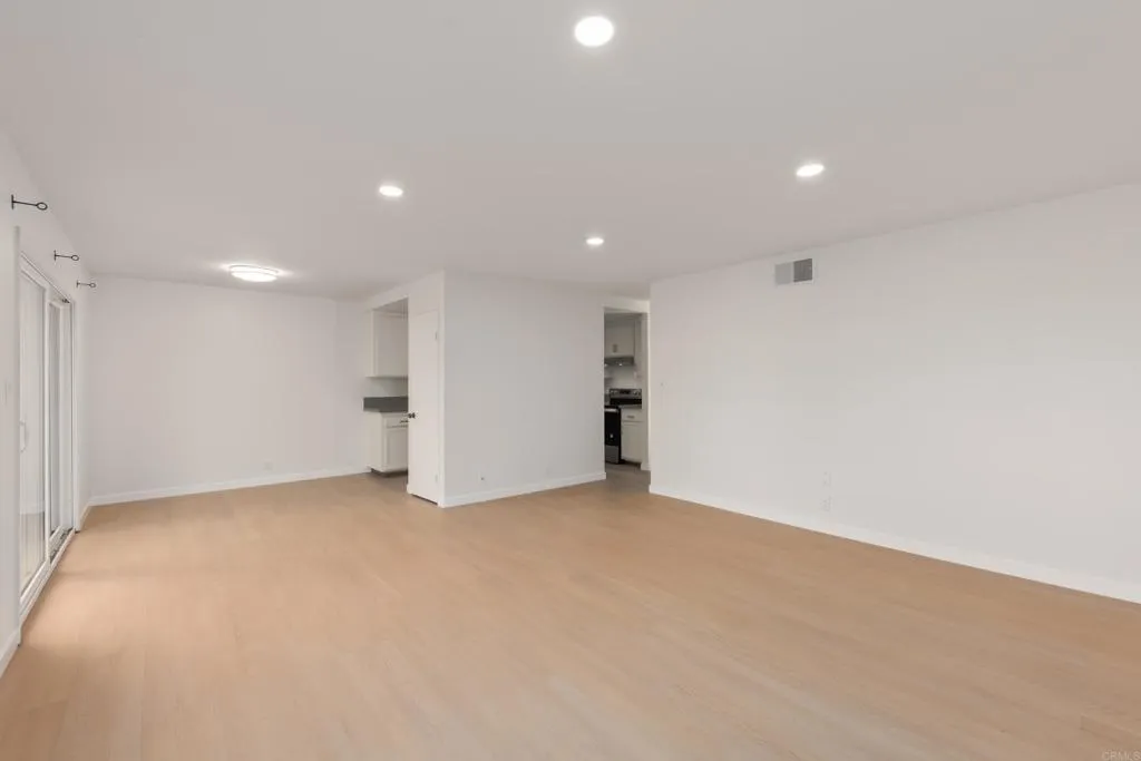 Photo #6: NDP2507965 Listing 