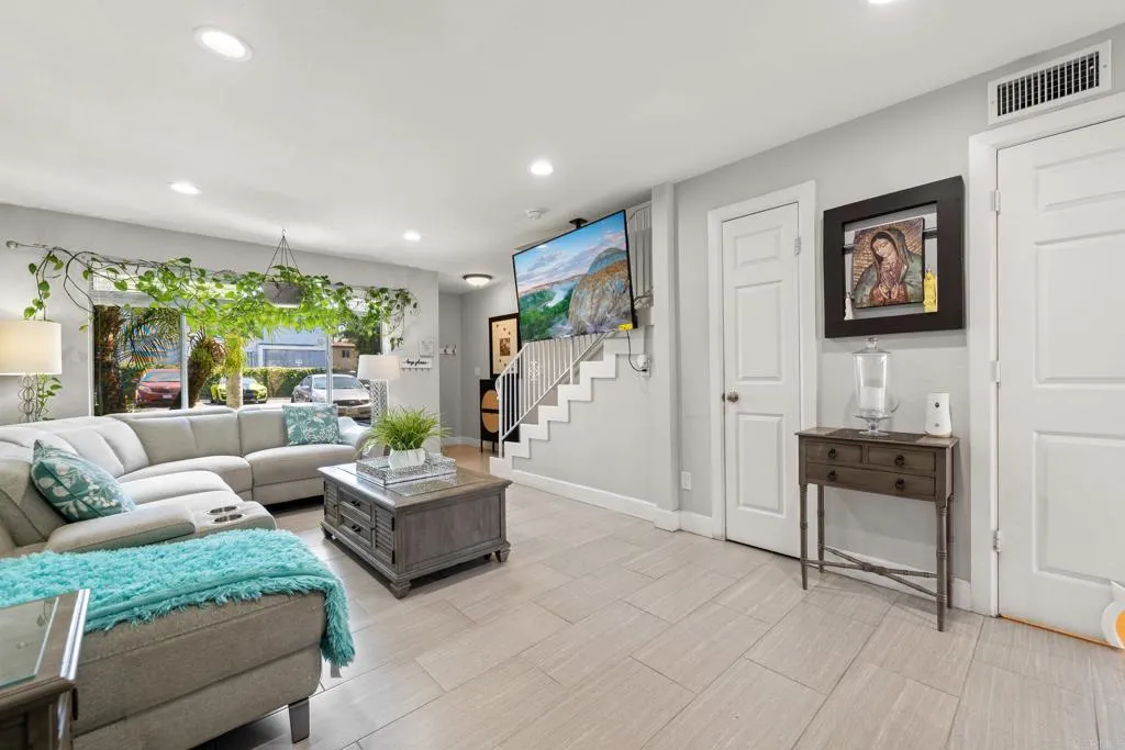 https://cdn.realtyfeed.com/cdn/127/306517718/7e7e81eea6f5794c8508668b036143db.webp
