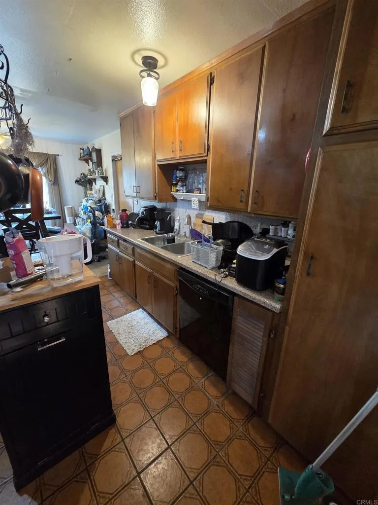 https://cdn.realtyfeed.com/cdn/127/306517731/1fb384233d641f5b3e6015e2f278f3f2.webp