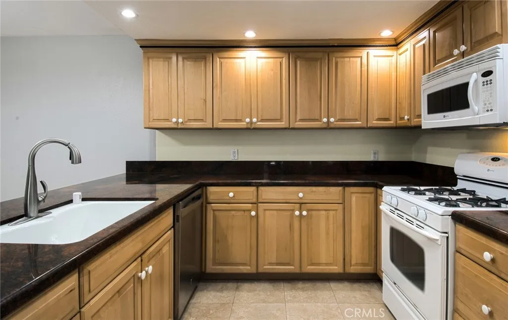 https://cdn.realtyfeed.com/cdn/127/306517878/d5684f3538acef77d13b31a7a71de6eb.webp