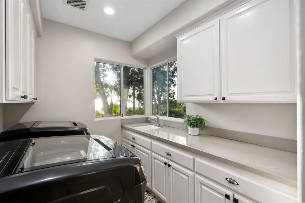 https://cdn.realtyfeed.com/cdn/127/306517923/64882b78edffe920a5f6c68d65498f35.webp