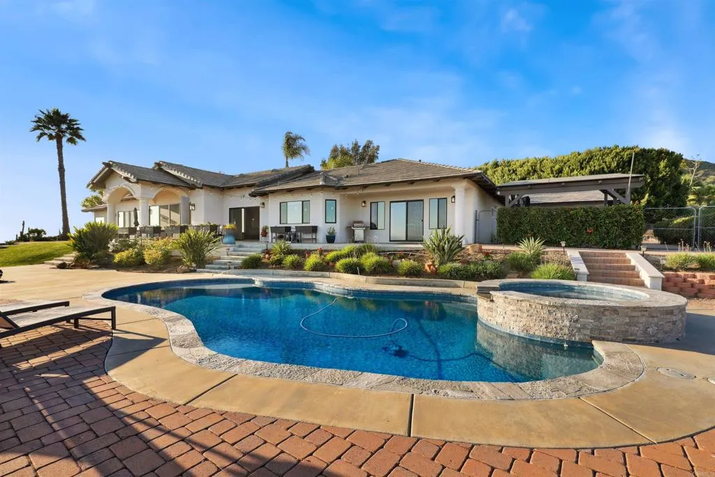 https://cdn.realtyfeed.com/cdn/127/306517923/b12f119b0980470bd67de475d62a666d.webp