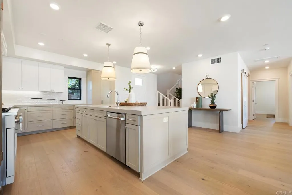 https://cdn.realtyfeed.com/cdn/127/306517931/57f62efd7213ab5f016a23615c508692.webp