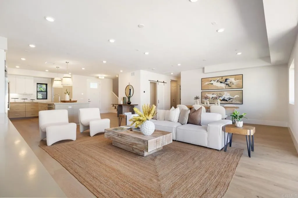 https://cdn.realtyfeed.com/cdn/127/306517931/deb7a98ca8f18bd8651472708eb26eb6.webp
