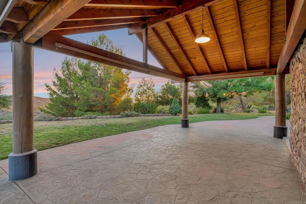 https://cdn.realtyfeed.com/cdn/127/306518007/03c266ad58a0c04d7fec882feddd5a00.webp