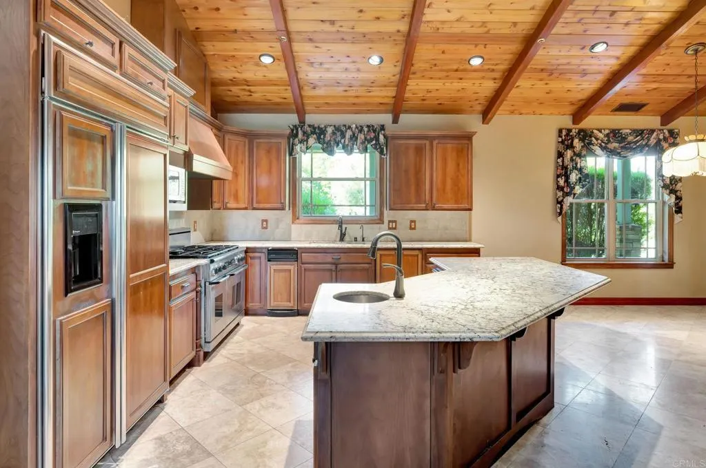 https://cdn.realtyfeed.com/cdn/127/306518007/0f1e06abd5fdcf04291152b7a4b0aaee.webp