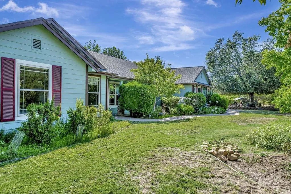 https://cdn.realtyfeed.com/cdn/127/306518007/2c6b5e0ed7284f159b7d72eaff453d00.webp