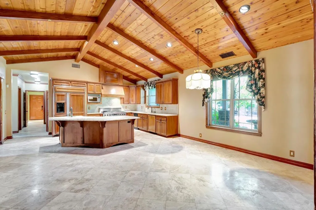 https://cdn.realtyfeed.com/cdn/127/306518007/2e981d7925caf71f896433257fb1e748.webp