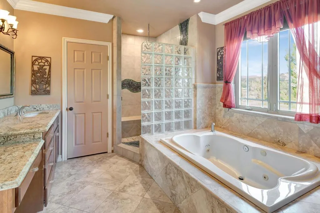 https://cdn.realtyfeed.com/cdn/127/306518007/bdcb35489d47f564295872a16cdc66ab.webp