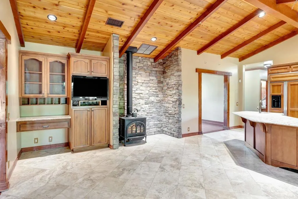 https://cdn.realtyfeed.com/cdn/127/306518007/bf467091b8f3392a556197f730e712d5.webp