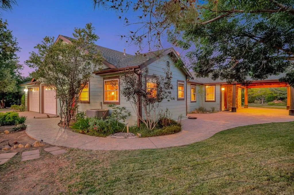 https://cdn.realtyfeed.com/cdn/127/306518007/f89c3dc3b3cbb15ac016ff33d4b2b1c3.webp
