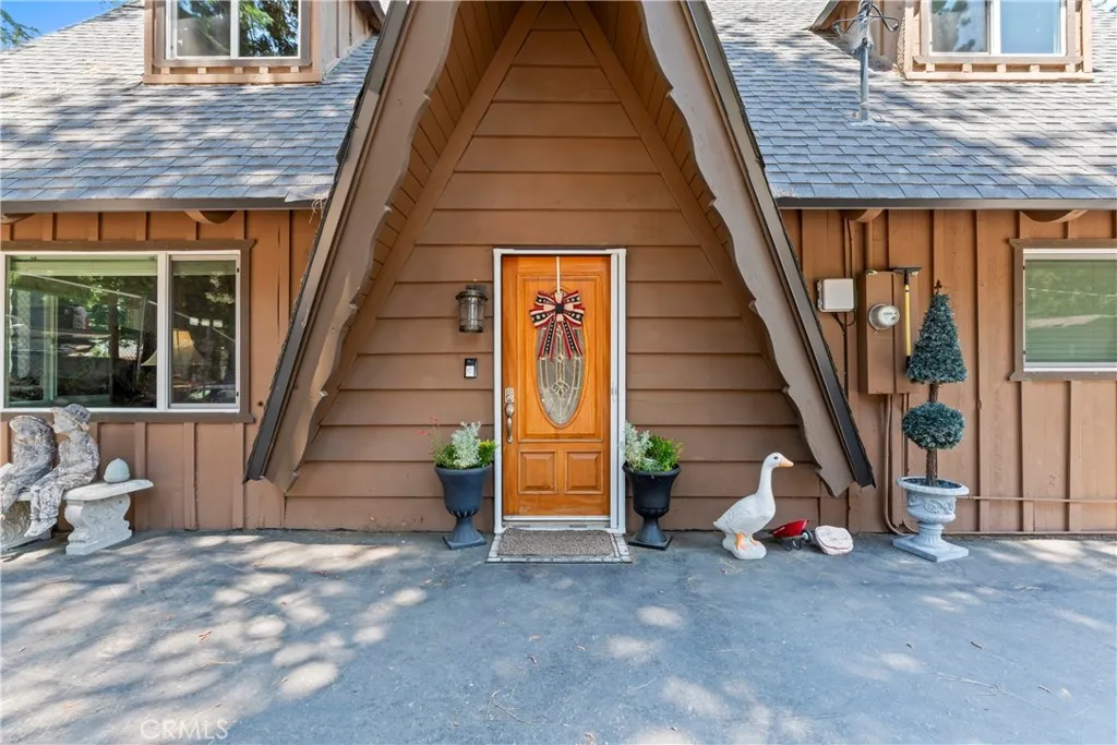31466 Onacrest Drive, Running Springs, CA 92382 - Photo 4 of 49, Running Springs, CA