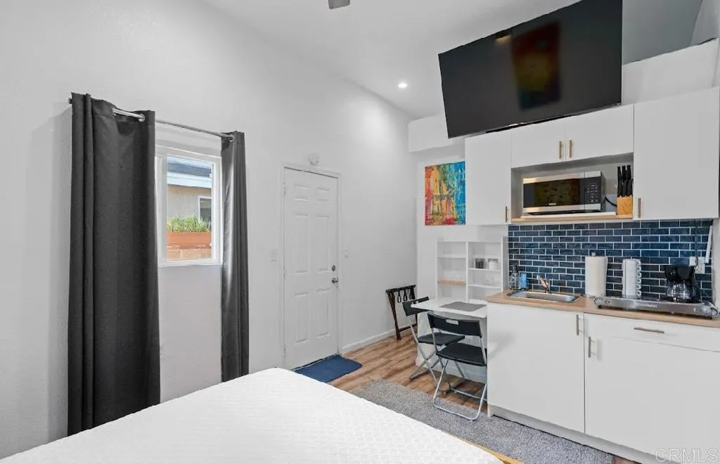https://cdn.realtyfeed.com/cdn/127/306518030/681aade05fe5235cf848b0230829a2c4.webp