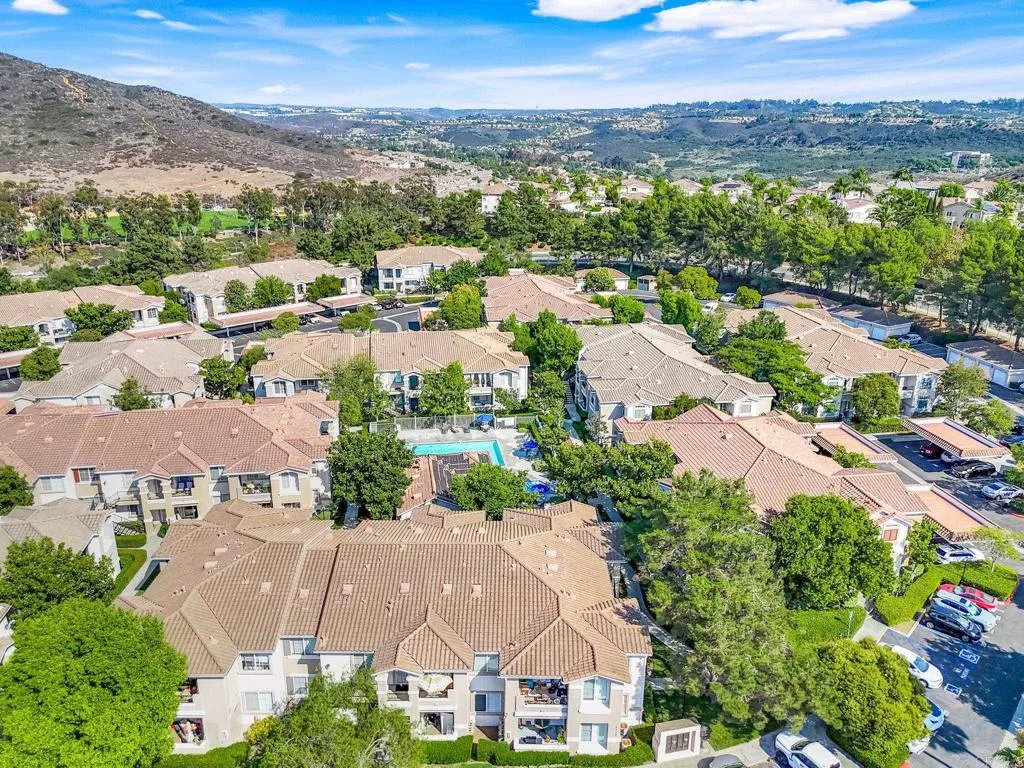 https://cdn.realtyfeed.com/cdn/127/306518035/ccca489c515fec5b91918d7a400b234c.webp