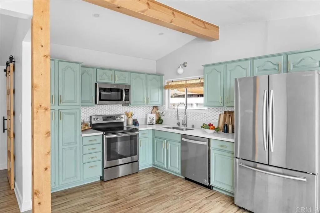 https://cdn.realtyfeed.com/cdn/127/306518071/2a671bc78b169d29cc142367d1d73cfd.webp