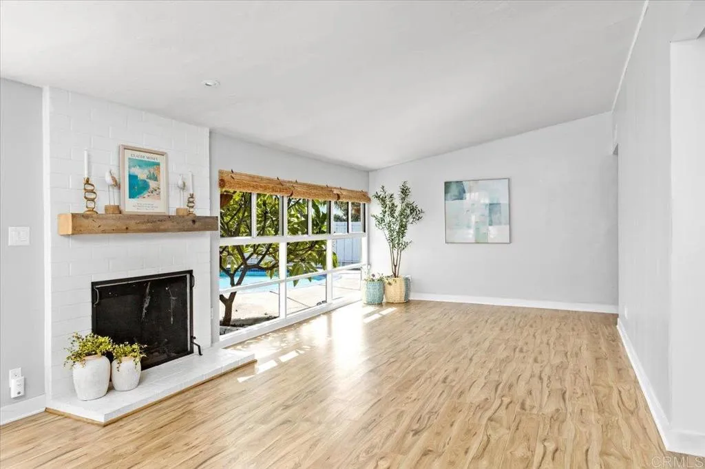 https://cdn.realtyfeed.com/cdn/127/306518071/ac0c4d501eebc45752bf837e0f7cd1bc.webp