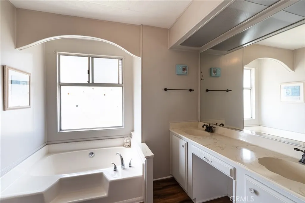 https://cdn.realtyfeed.com/cdn/127/306518072/39a78765ae12ca64e4bc37c2c6976d7d.webp