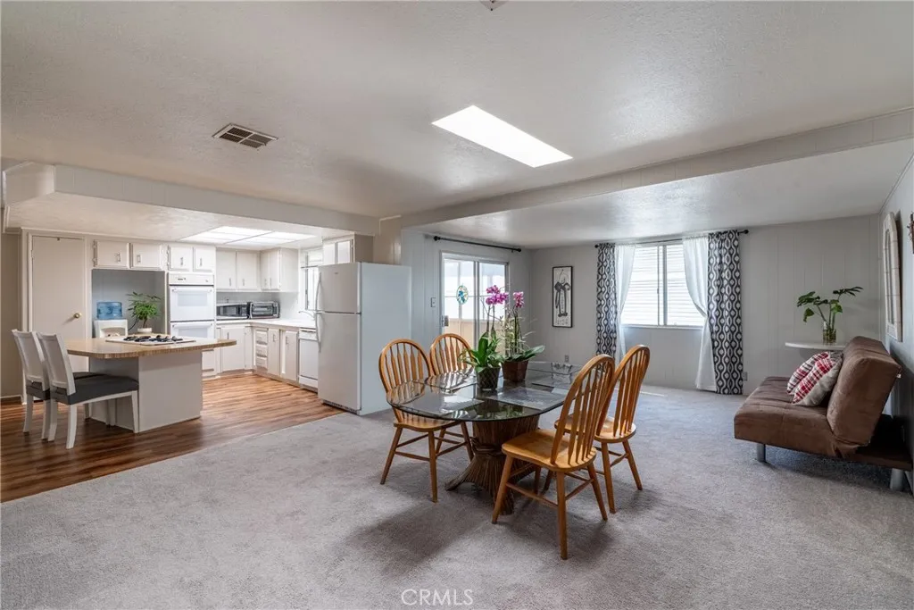 https://cdn.realtyfeed.com/cdn/127/306518072/83b7129e9df5a8034f9089fe94bca384.webp