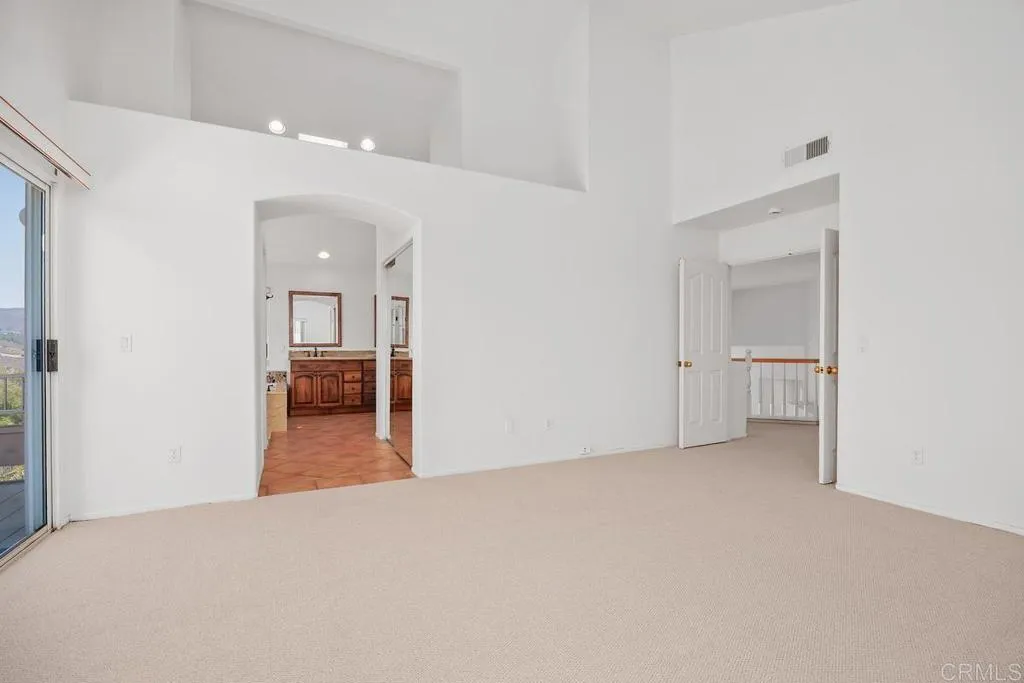 https://cdn.realtyfeed.com/cdn/127/306518102/ad7a466257566ba46af26d857d502a74.webp