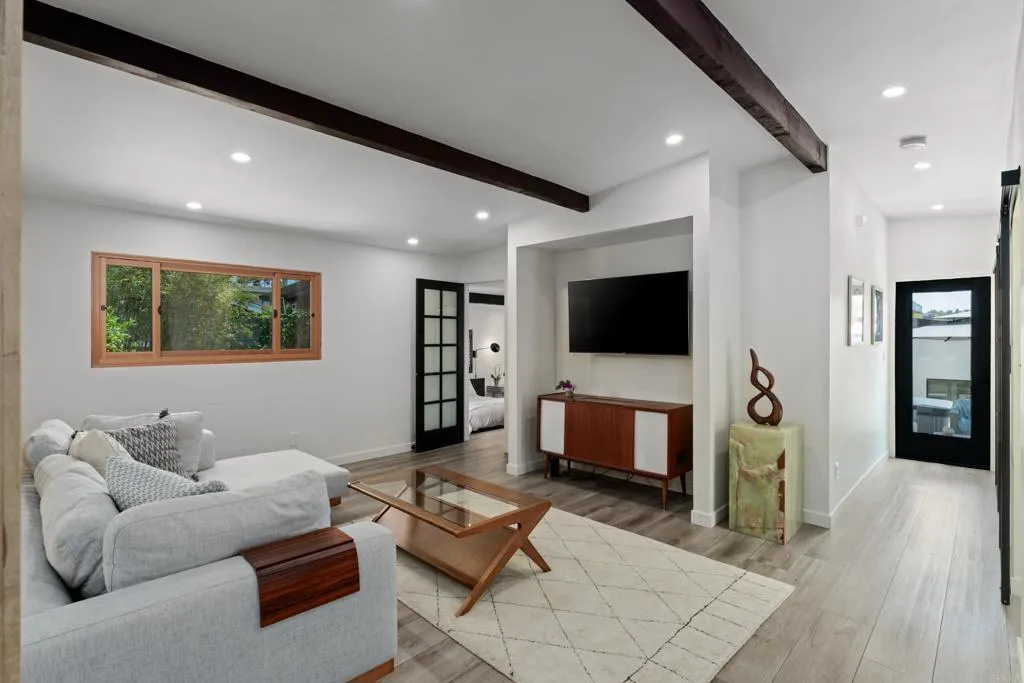 https://cdn.realtyfeed.com/cdn/127/306518133/463cc8829a0feed752afc153197349a6.webp