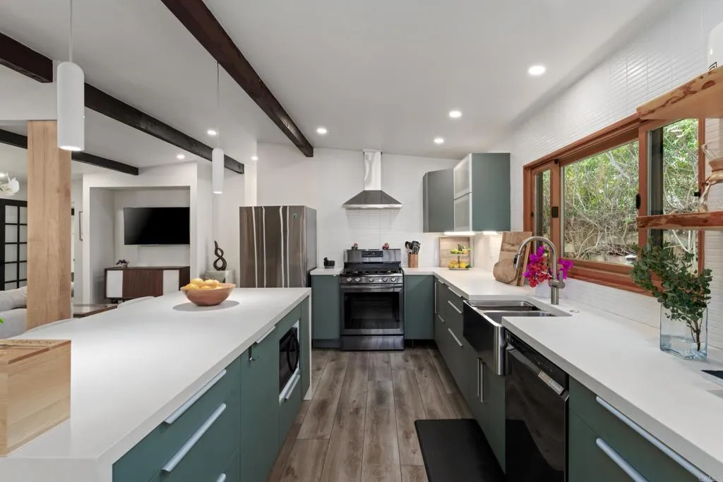 https://cdn.realtyfeed.com/cdn/127/306518133/6e954eae9ccc944ba5a957505a03427c.webp
