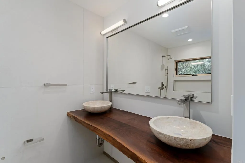https://cdn.realtyfeed.com/cdn/127/306518133/6f279566221d777d3573cde8ed1f2607.webp