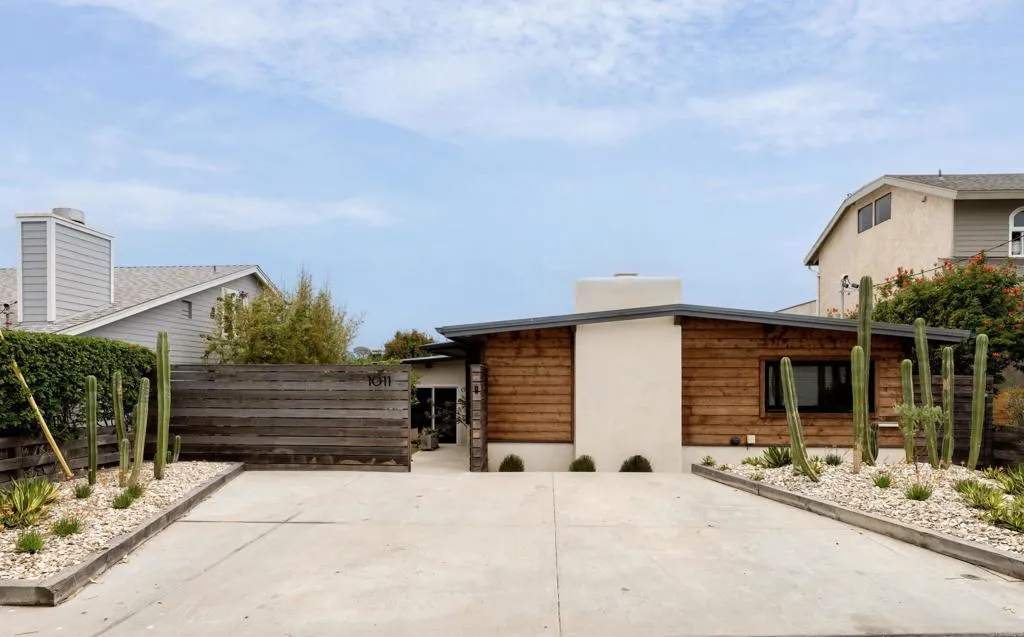 https://cdn.realtyfeed.com/cdn/127/306518133/916dec05c4edc505c1fc0d4015bfde8b.webp
