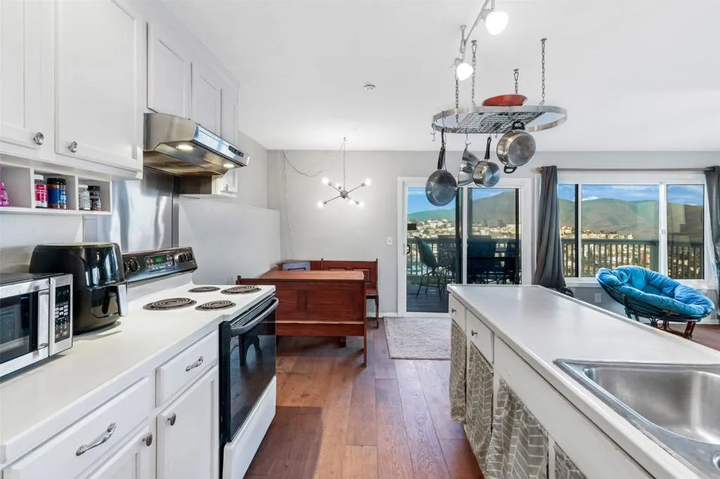 https://cdn.realtyfeed.com/cdn/127/306518231/8fc879827317c680d4d1af14b95776c3.webp