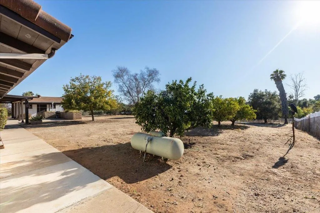 https://cdn.realtyfeed.com/cdn/127/306518247/112ada7740e497873f68ba3dba75be11.webp