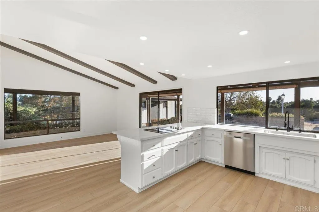 https://cdn.realtyfeed.com/cdn/127/306518247/3aff0f56170c067b5ab422636e835391.webp