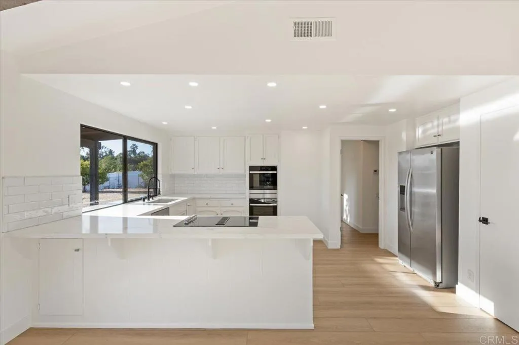 https://cdn.realtyfeed.com/cdn/127/306518247/597da7cc9be671974d9f09917e372a3a.webp