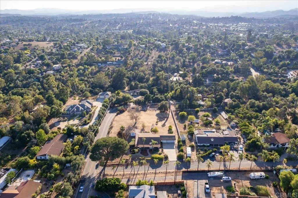 https://cdn.realtyfeed.com/cdn/127/306518247/64981939a3a99ba35bb9ef8072481989.webp